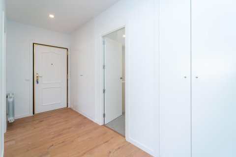 Apartment for sale in Madrid, Spain 4 bedrooms, 211 sq.m. No. 165233 - photo 14