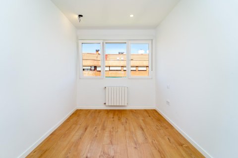 Apartment for sale in Madrid, Spain 4 bedrooms, 211 sq.m. No. 165233 - photo 10