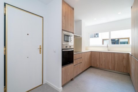 Apartment for sale in Madrid, Spain 4 bedrooms, 211 sq.m. No. 165233 - photo 21