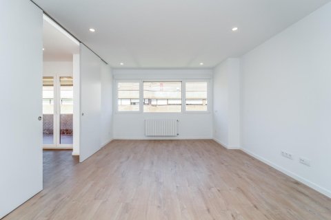 Apartment for sale in Madrid, Spain 4 bedrooms, 211 sq.m. No. 165233 - photo 3