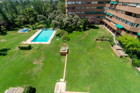 Apartment for sale in Madrid, Spain 4 bedrooms, 211 sq.m. No. 165233 - photo 5