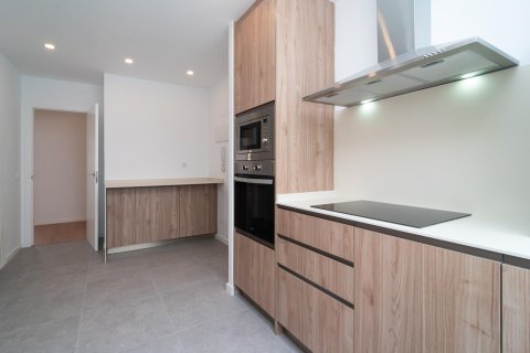 Apartment for sale in Madrid, Spain 4 bedrooms, 211 sq.m. No. 165233 - photo 23