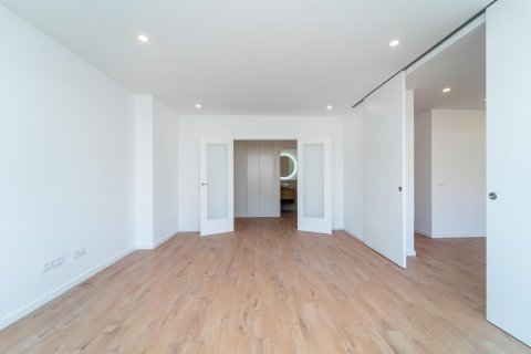 Apartment for sale in Madrid, Spain 4 bedrooms, 211 sq.m. No. 165233 - photo 18