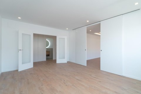 Apartment for sale in Madrid, Spain 4 bedrooms, 211 sq.m. No. 165233 - photo 17