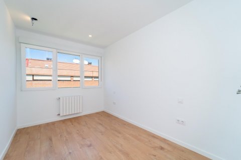 Apartment for sale Madrid, Spain 4 bedrooms, 211 sq.m. No. 116813 - photo 8