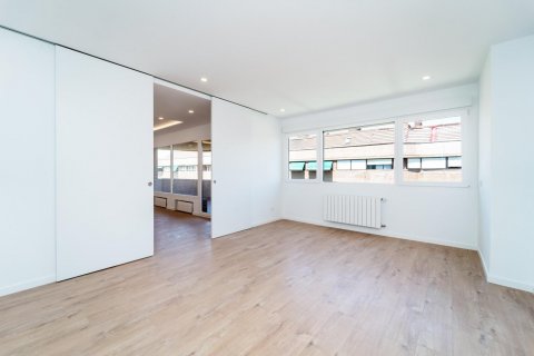 Apartment for sale Madrid, Spain 4 bedrooms, 211 sq.m. No. 116813 - photo 16