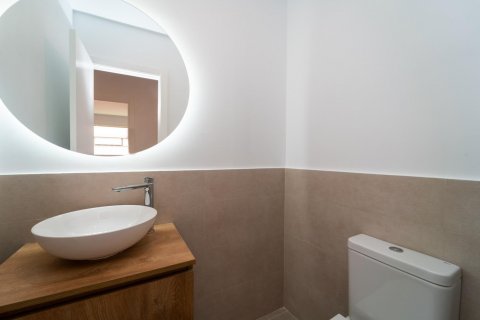Apartment for sale Madrid, Spain 4 bedrooms, 211 sq.m. No. 116813 - photo 15