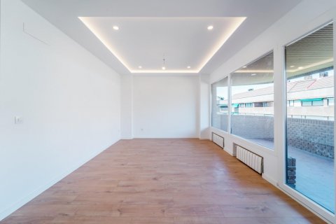 Apartment for sale Madrid, Spain 4 bedrooms, 211 sq.m. No. 116813 - photo 2