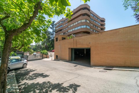 Apartment for sale Madrid, Spain 4 bedrooms, 211 sq.m. No. 116813 - photo 7