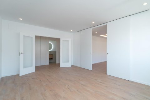 Apartment for sale Madrid, Spain 4 bedrooms, 211 sq.m. No. 116813 - photo 17
