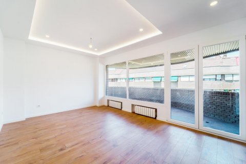 Apartment for sale Madrid, Spain 4 bedrooms, 211 sq.m. No. 116813 - photo 19