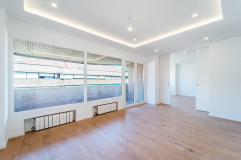Apartment for sale Madrid, Spain 4 bedrooms, 211 sq.m. No. 116813 - photo 20