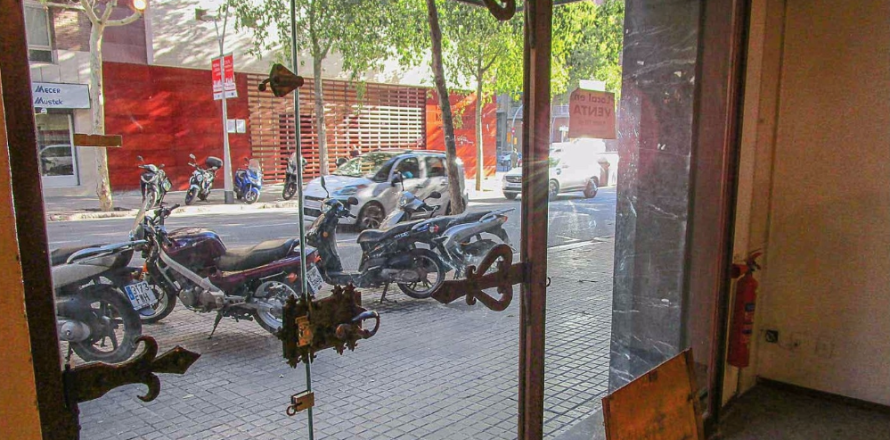 Commercial property Eixample, Barcelona, Espagne 475 m2 No. 133465