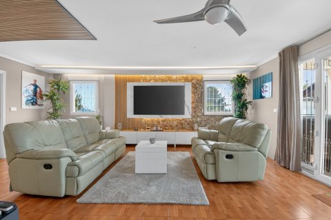 Finca till salu i Albatera, Alicante, Spanien 5 sovrum, 237 kvm. Nr. 160958 - foto 6