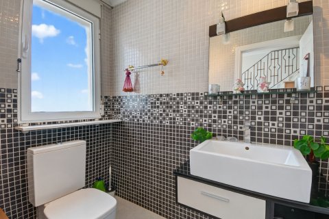 Finca till salu i Albatera, Alicante, Spanien 5 sovrum, 237 kvm. Nr. 160958 - foto 13