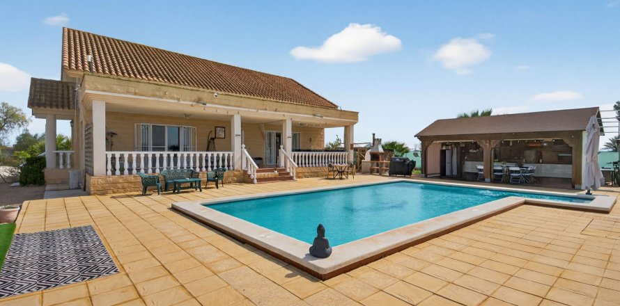 Finca i Albatera, Alicante, Spanien 5 sovrum, 237 kvm. Nr. 160958