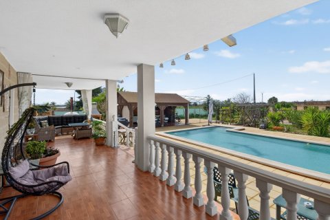 Finca till salu i Albatera, Alicante, Spanien 5 sovrum, 237 kvm. Nr. 160958 - foto 25