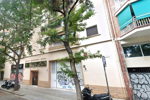 Apartment for sale in Barcelona, Spain 3 bedrooms, 77 sq.m. No. 167148 - photo 3