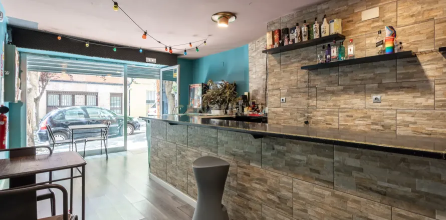 Commercial property in Barcelona, Spain 116 sq.m. No. 167153