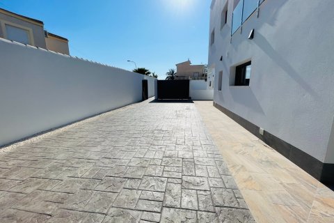 Villa till salu i Torrevieja, Alicante, Spanien 5 sovrum, 368 kvm. Nr. 182327 - foto 27
