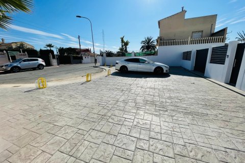 Villa till salu i Torrevieja, Alicante, Spanien 5 sovrum, 368 kvm. Nr. 182327 - foto 11