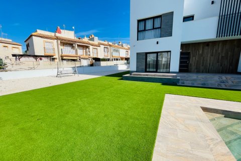 Villa till salu i Torrevieja, Alicante, Spanien 5 sovrum, 368 kvm. Nr. 182327 - foto 23