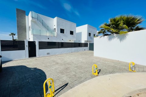 Villa till salu i Torrevieja, Alicante, Spanien 5 sovrum, 368 kvm. Nr. 182327 - foto 9