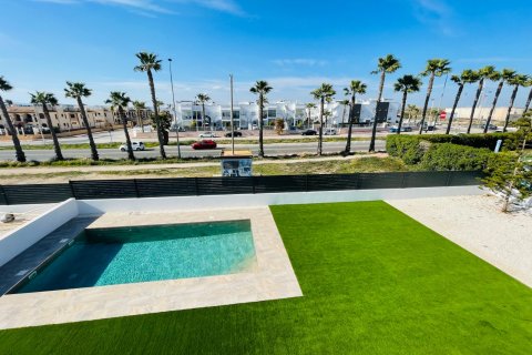 Villa till salu i Torrevieja, Alicante, Spanien 5 sovrum, 368 kvm. Nr. 182327 - foto 28