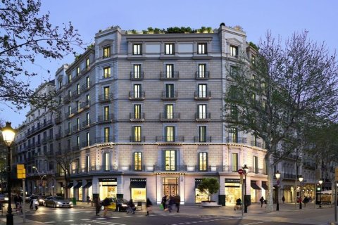 Huoneisto myytävänä Barcelona, Espanja, 4 makuuhuonetta, No. 141227 - kuva 1