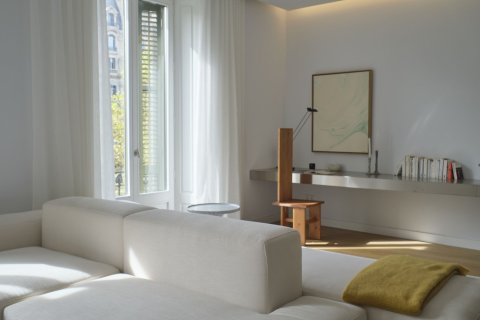 Huoneisto myytävänä Barcelona, Espanja, 4 makuuhuonetta, No. 141227 - kuva 4