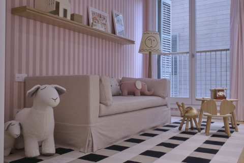 Huoneisto myytävänä Barcelona, Espanja, 4 makuuhuonetta, No. 141227 - kuva 10