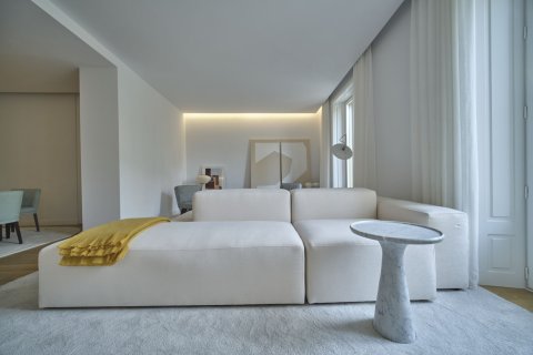 Huoneisto myytävänä Barcelona, Espanja, 4 makuuhuonetta, No. 141227 - kuva 2