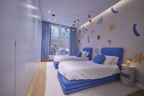 Huoneisto myytävänä Barcelona, Espanja, 4 makuuhuonetta, No. 141227 - kuva 11