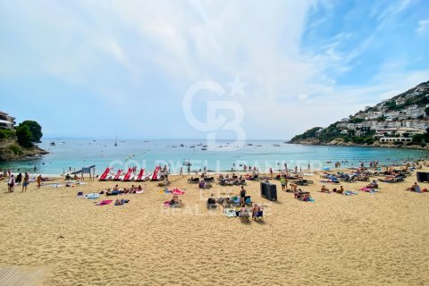 House for sale in Roses, Girona, Spain 4 bedrooms, 235 sq.m. No. 157976 - photo 2