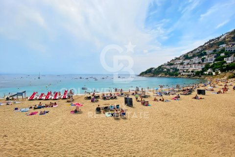 House for sale in Roses, Girona, Spain 4 bedrooms, 235 sq.m. No. 157976 - photo 23