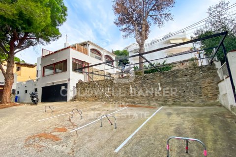 House for sale in Roses, Girona, Spain 4 bedrooms, 235 sq.m. No. 157976 - photo 3