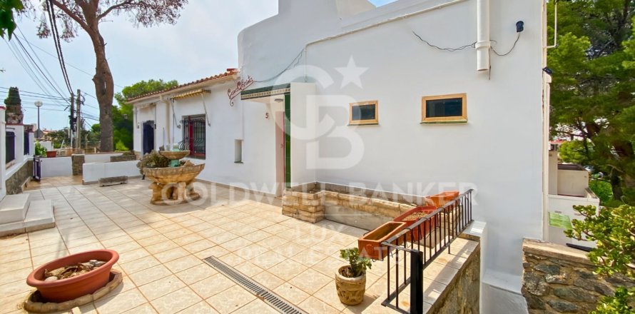 House in Roses, Girona, Spain 4 bedrooms, 235 sq.m. No. 157976