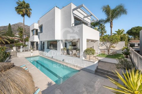 Villa en Marbella, Málaga, España 4 dormitorios, 420 m2 No. 157970
