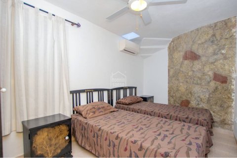 Huvila myytävänä Ciutadella De Menorca, Menorca, Espanja, 6 makuuhuonetta, 341 m2 No. 142665 - kuva 12