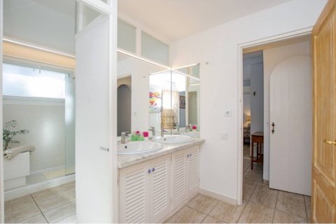 Huvila myytävänä Ciutadella De Menorca, Menorca, Espanja, 6 makuuhuonetta, 341 m2 No. 142665 - kuva 5