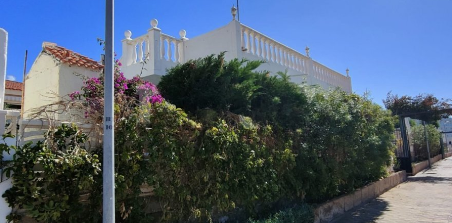 Bungalow in Callao Salvaje, Tenerife, Spain 3 bedrooms, 100 sq.m. No. 195214