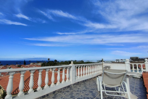 Bungalow for sale in Callao Salvaje, Tenerife, Spain 3 bedrooms, 100 sq.m. No. 195214 - photo 5
