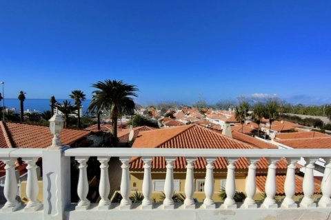 Bungalow for sale in Callao Salvaje, Tenerife, Spain 3 bedrooms, 100 sq.m. No. 195214 - photo 2
