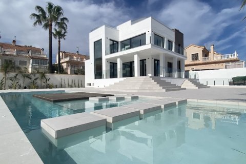 Villa in vendita a Torrevieja, Alicante, Spagna 4 camere da letto, 573 mq. N° 145008 - foto 1