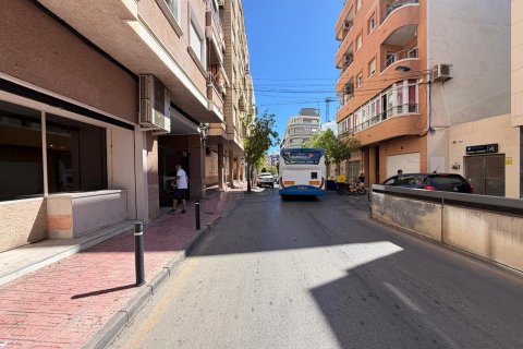 Commercial property à vendre à Torrevieja, Alicante, Espagne, 98 m2 No. 196286 - photo 27