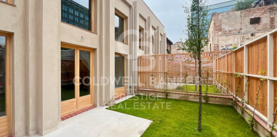 Duplex in Barcelona, Spain 2 bedrooms, 164 sq.m. No. 159889