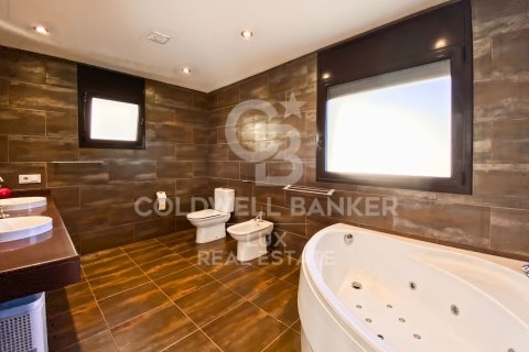 Villa à vendre à Pau, Girona, Espagne, 5 chambres, 483 m2 No. 159886 - photo 14