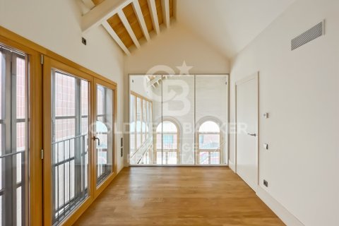 Продажа дуплекса в Барселона, Испания 2 спальни, 98м2 №159888 - фото 24