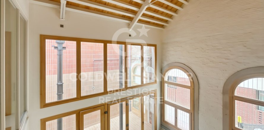 Дуплекс в Барселона, Испания 2 спальни, 98м2 №159888