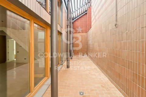 Продажа дуплекса в Барселона, Испания 2 спальни, 98м2 №159888 - фото 29